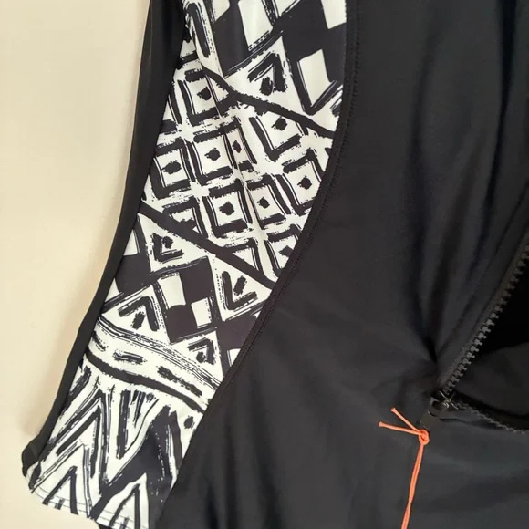 Axesea UPF 50+ Coverage Modest Black One-Piece Swimsuit Short Sleeve Size 10 NWT - Picture 6 of 8